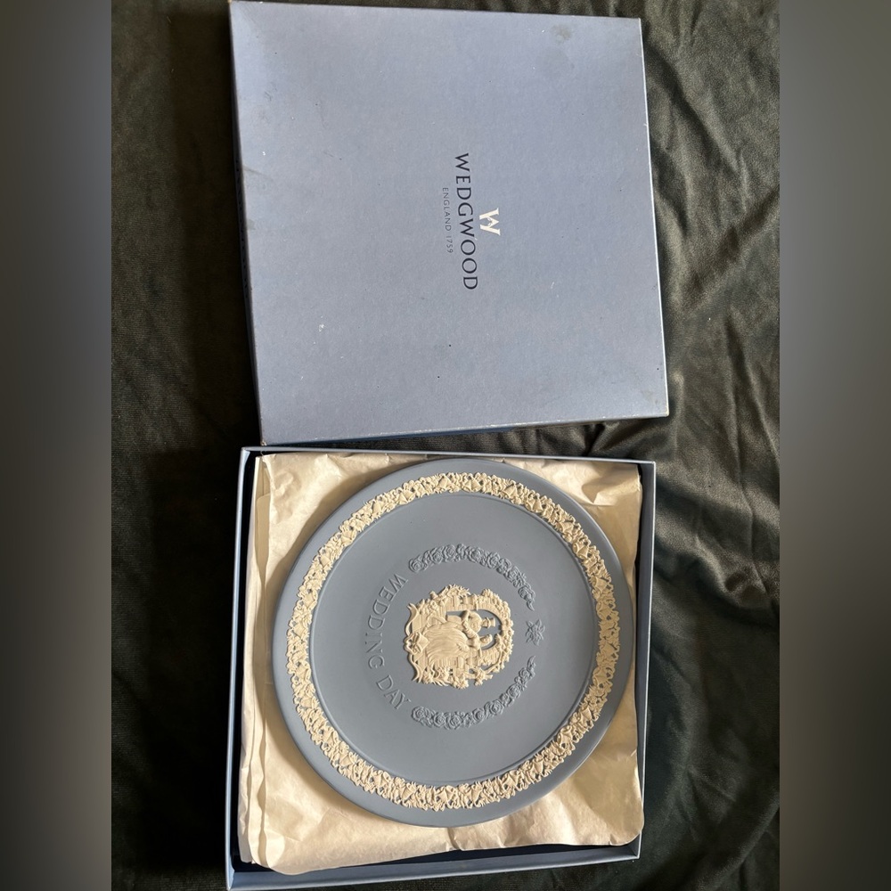 Wedgewood wedding plate with box